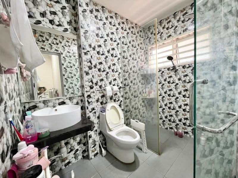 Bungalow House for Sale in Bukit Sentosa (Rawang) - Tom Yip - Bathroom - PropertyGuru.com.my