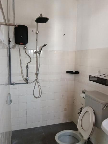 Rumah Teres 2-Tingkat untuk Dijual di Usj 12 (Subang Jaya) - Cindy Ng - Bathroom - PropertyGuru.com.my