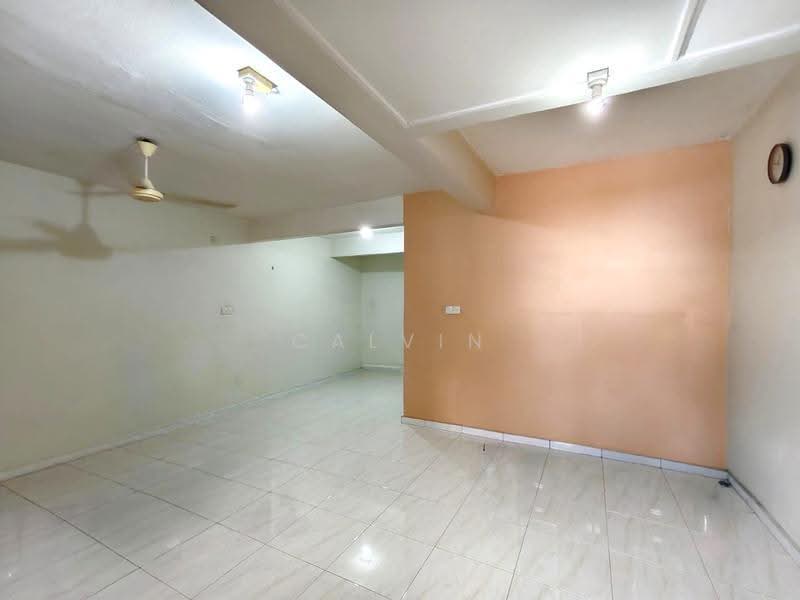 Rumah Teres 2-Tingkat untuk Dijual di Taman Universiti (Skudai) - Calvin Lee - Living Room - PropertyGuru.com.my