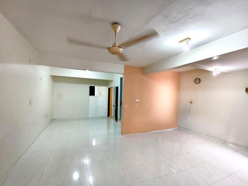 Rumah Teres 2-Tingkat untuk Dijual di Taman Universiti (Skudai) - Calvin Lee - Living Room - PropertyGuru.com.my
