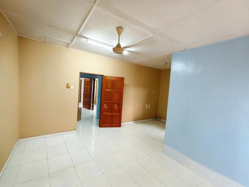 Rumah Teres 2-Tingkat untuk Dijual di Taman Universiti (Skudai) - Calvin Lee - Living Room - PropertyGuru.com.my