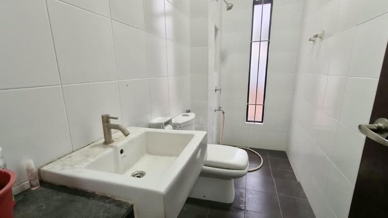 Rumah Teres 2-Tingkat untuk Dijual di Taman Mount Austin (Tebrau) - Jack Chai - Bathroom - PropertyGuru.com.my