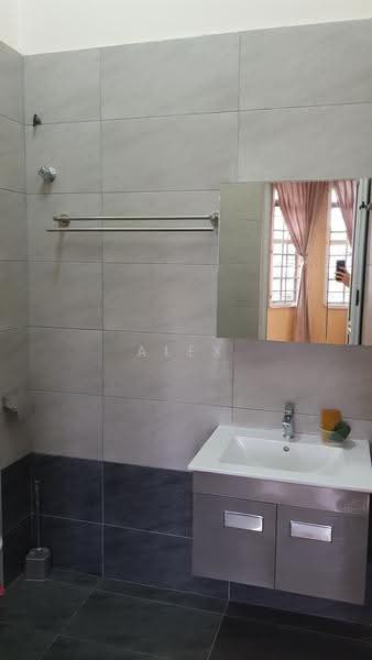 Rumah Teres 2-Tingkat untuk Disewa di BANDAR PUCHONG JAYA (Puchong) - Alex Yip - Bathroom - PropertyGuru.com.my