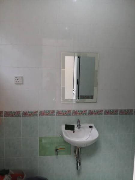 Rumah Teres 2-Tingkat untuk Disewa di BANDAR PUCHONG JAYA (Puchong) - Alex Yip - Bathroom - PropertyGuru.com.my