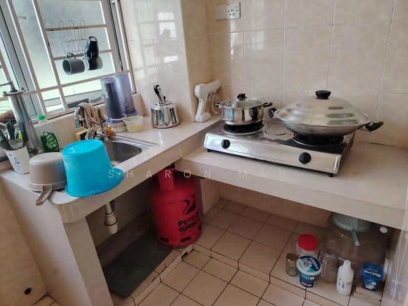 Kondominium untuk Dijual di Platinum Lake PV 10 - Sharon Mah - Kitchen - PropertyGuru.com.my