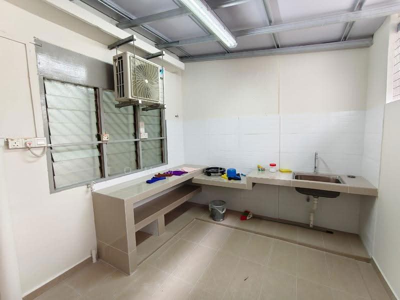 2-storey Terraced House for Rent in Taman Johor Jaya (Johor Bahru) - Tommy Phua - Kitchen - PropertyGuru.com.my