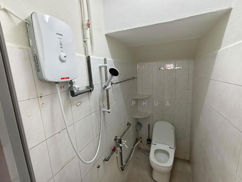 2-storey Terraced House for Rent in Taman Johor Jaya (Johor Bahru) - Tommy Phua - Bathroom - PropertyGuru.com.my
