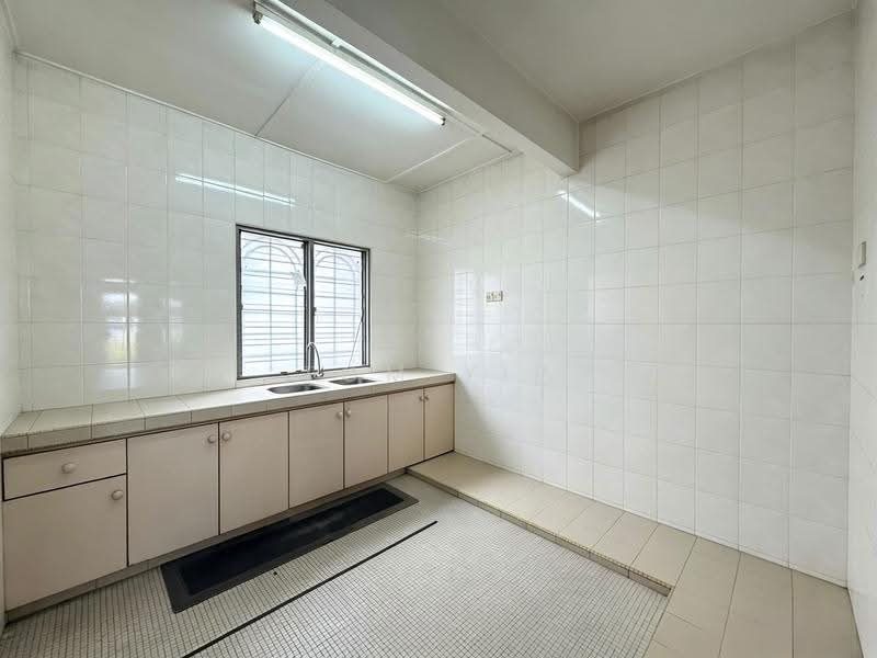 Terraced House for Sale in Bandar Country Homes (Rawang) - Tom Yip - Kitchen - PropertyGuru.com.my