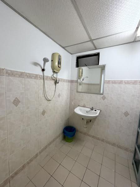 Condominium for Rent at Vista Komanwel B - CK Yee - Bathroom - PropertyGuru.com.my