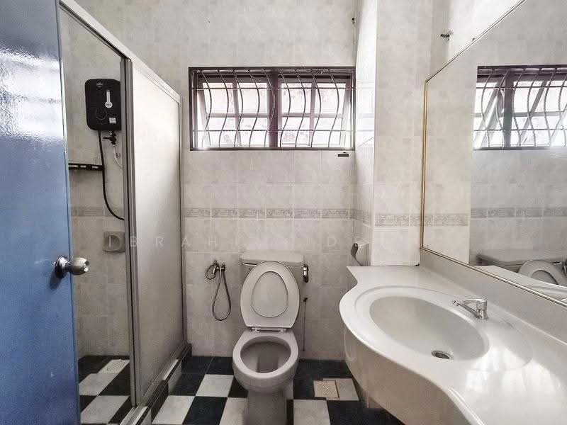 Rumah Berkembar untuk Dijual di Sungai Buloh (Selangor) - Ibrahim Iderus - Bathroom - PropertyGuru.com.my