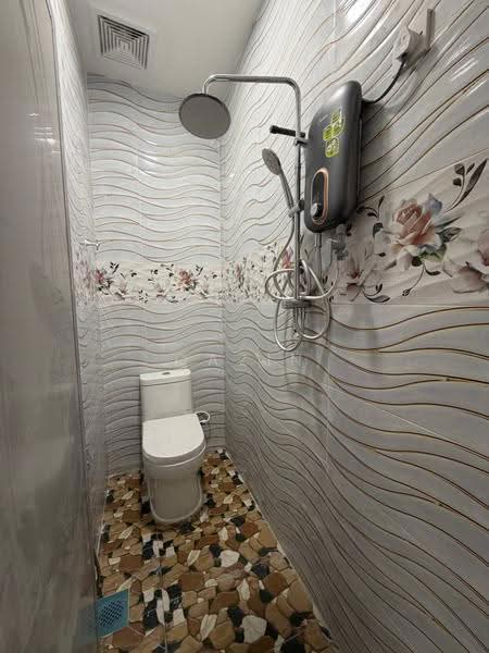 Semi-Detached House for Sale in Taman Kampar (Ipoh) - Qazin Khoo - Bathroom - PropertyGuru.com.my