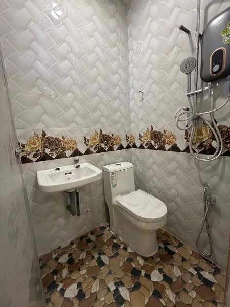 Semi-Detached House for Sale in Taman Kampar (Ipoh) - Qazin Khoo - Bathroom - PropertyGuru.com.my