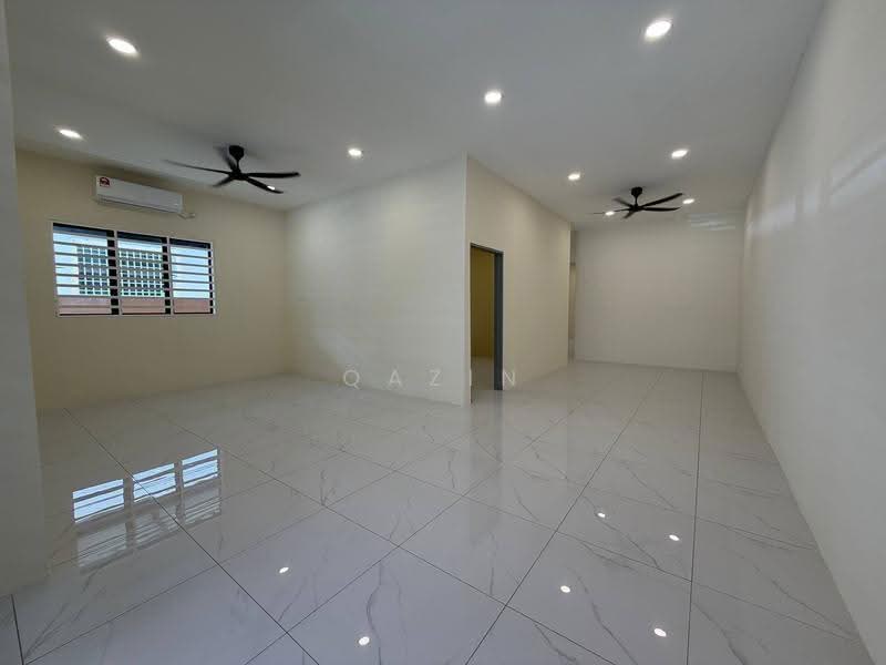 Semi-Detached House for Sale in Taman Kampar (Ipoh) - Qazin Khoo - Living Room - PropertyGuru.com.my