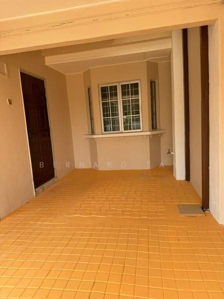Rumah Teres 2-Tingkat untuk Dijual di Usj 11 (Subang Jaya) - Bernard Tay - Entrance - PropertyGuru.com.my
