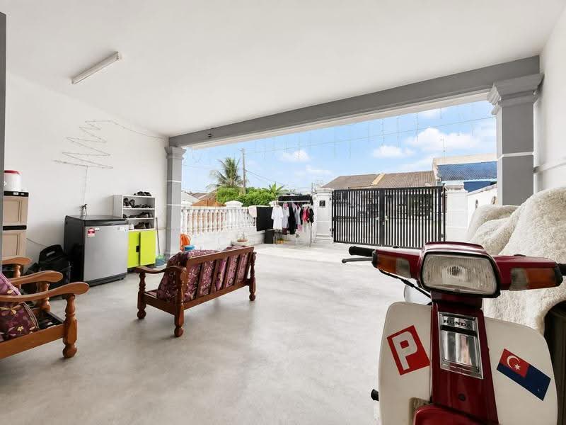 Rumah Teres 1-Tingkat untuk Dijual di Taman Universiti (Skudai) - Chloe Lai - Exterior - PropertyGuru.com.my