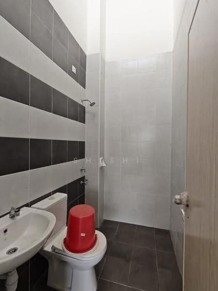 Rumah Teres 1-Tingkat untuk Dijual di Bandar Putra Kulai (Kulai) - Shishi . - Bathroom - PropertyGuru.com.my
