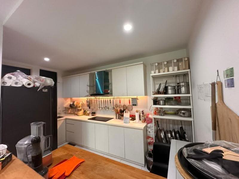Pangsapuri untuk Dijual di Sky Loft Premium Suites - Jayden Ng - Kitchen - PropertyGuru.com.my