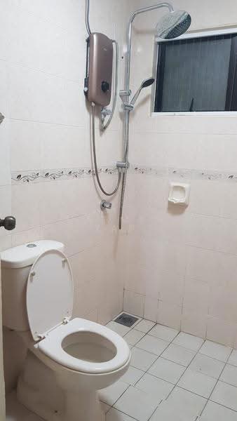 Kondominium untuk Disewa di Pelangi Utama - Carmen Yap - Bathroom - PropertyGuru.com.my