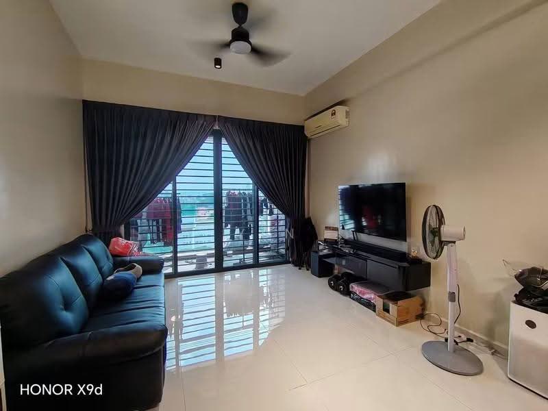 Condominium for Sale at Bay Point @ Country Garden Danga Bay - Yen Ma - Living Room - PropertyGuru.com.my