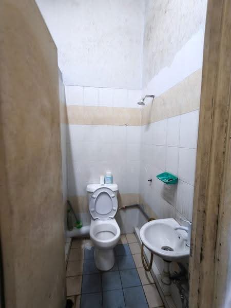 Semi-D Factory for Sale in Mak Mandin (Butterworth) - Ashley Tan - Bathroom - PropertyGuru.com.my