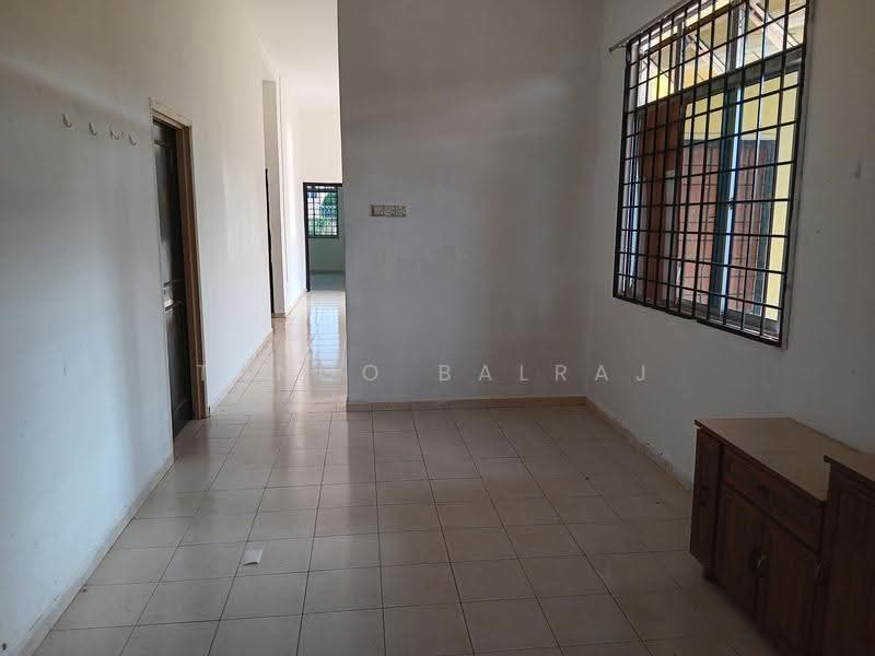 Bungalow House for Rent in Idaman Villa (Labu) - Tango Balraj - Interior - PropertyGuru.com.my