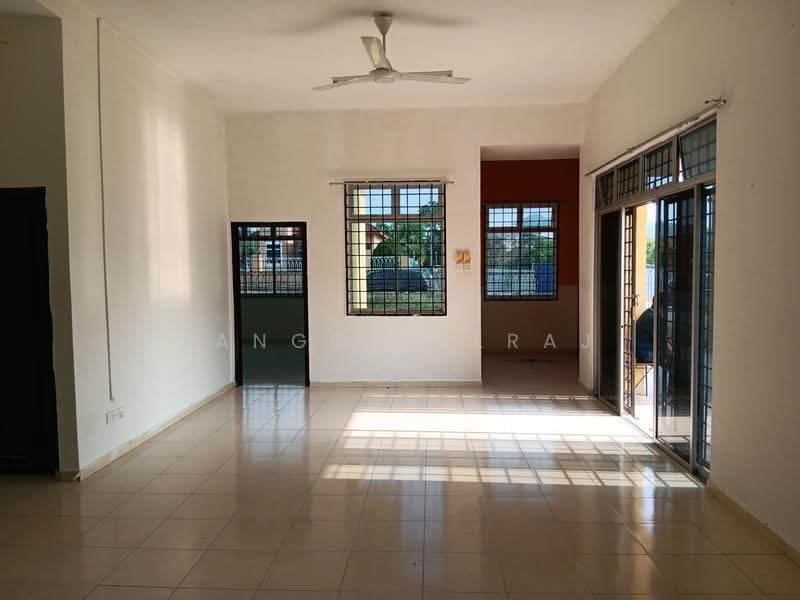 Bungalow House for Rent in Idaman Villa (Labu) - Tango Balraj - Living Room - PropertyGuru.com.my