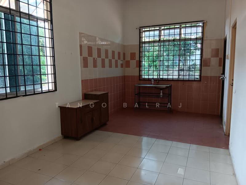 Bungalow House for Rent in Idaman Villa (Labu) - Tango Balraj - Kitchen - PropertyGuru.com.my