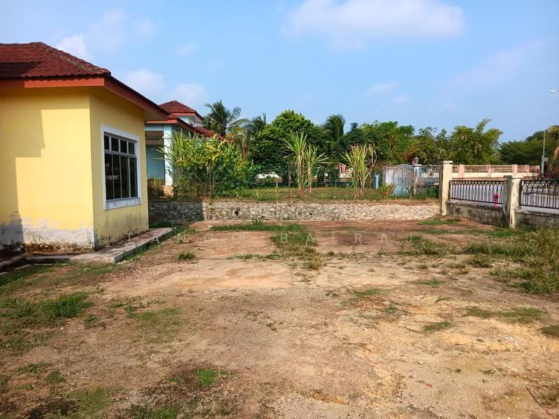 Bungalow House for Rent in Idaman Villa (Labu) - Tango Balraj - Exterior - PropertyGuru.com.my