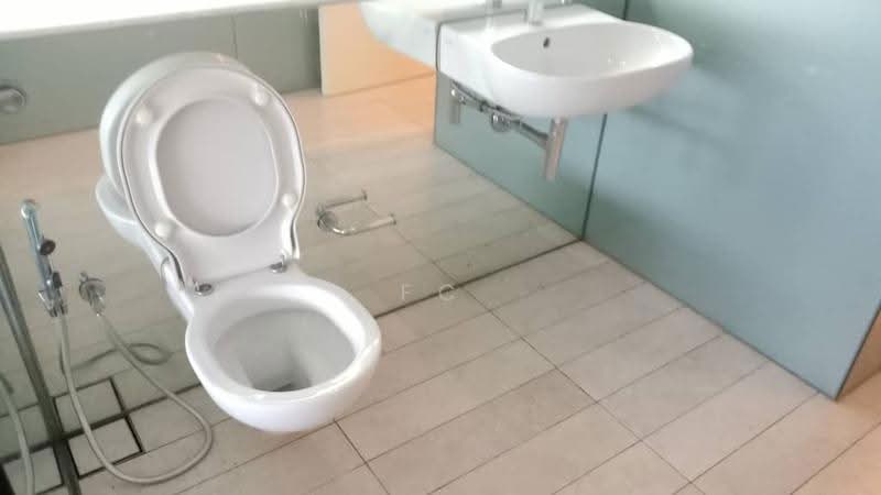 Kondominium untuk Dijual di Condominium @ The Troika - FC Wong - Bathroom - PropertyGuru.com.my