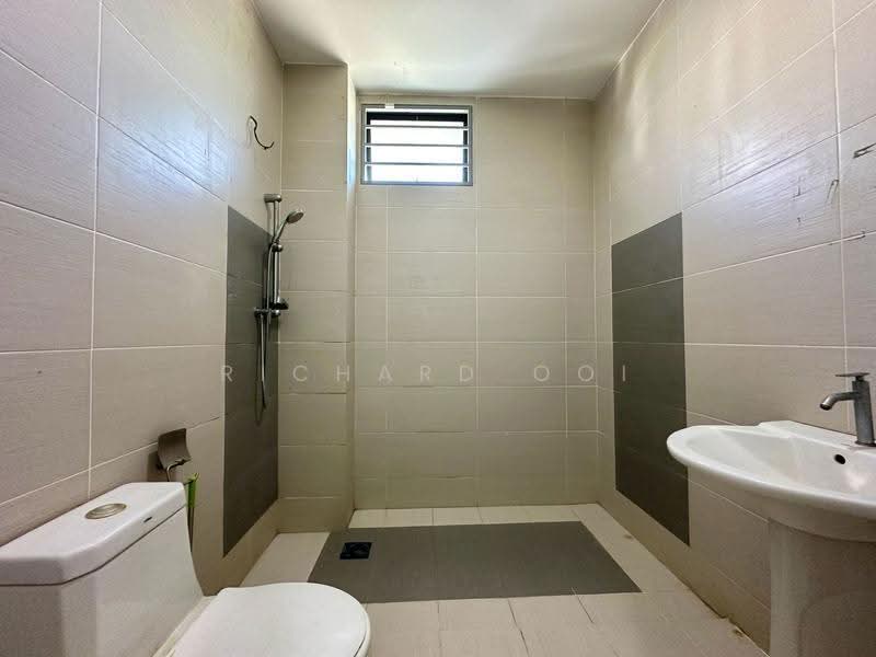 Semi-Detached House for Sale in Bandar Country Homes (Rawang) - Richard Ooi - Bathroom - PropertyGuru.com.my