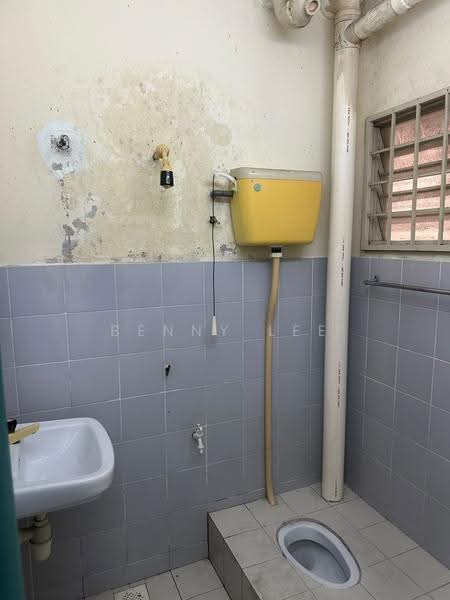 Rumah Flat untuk Disewa di Taman Bukit Kenangan - Benny Lee - Bathroom - PropertyGuru.com.my