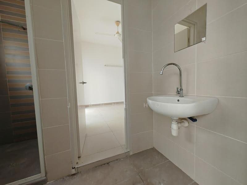 Townhouse for Sale in 16 Sierra (Puchong) - Jeanne Hor - Bathroom - PropertyGuru.com.my