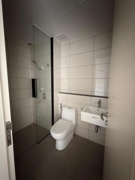 Kediaman Servis untuk Dijual di Duta Park Residences - Renee Chin - Bathroom - PropertyGuru.com.my