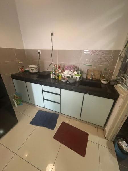 Kediaman Servis untuk Dijual di D'Putra Suites - John Sia - Kitchen - PropertyGuru.com.my