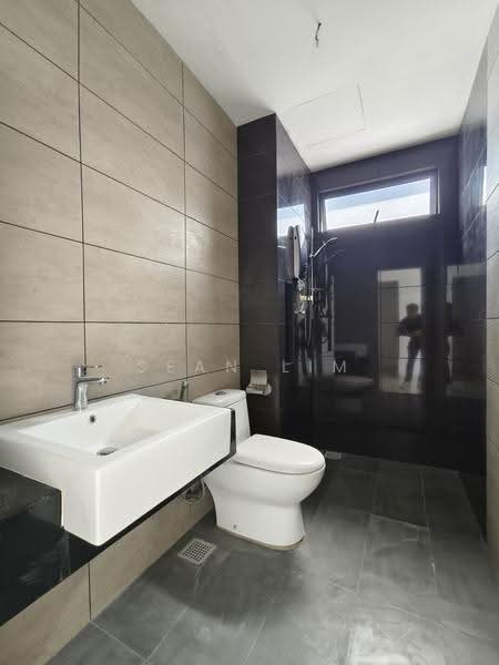 Kondominium untuk Dijual di Legend Heights - Sean Lim - Bathroom - PropertyGuru.com.my