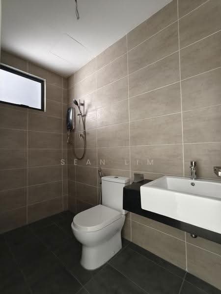 Kondominium untuk Dijual di Legend Heights - Sean Lim - Bathroom - PropertyGuru.com.my