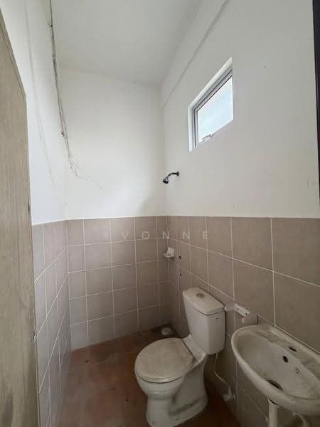 2.5-storey Terraced House for Sale in Taman Scientex Senai (Senai) - Yvonne Lim - Bathroom - PropertyGuru.com.my