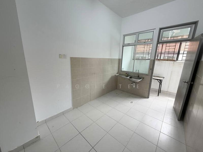 2.5-storey Terraced House for Sale in Taman Pulai Mutiara (Iskandar Puteri (Nusajaya)) - Paggie Tee - Kitchen - PropertyGuru.com.my