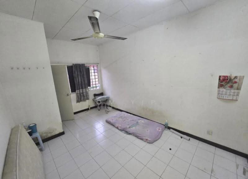 2-storey Terraced House for Sale in Desa Coalfields (Sungai Buloh) - Tom Yip - Bedroom - PropertyGuru.com.my