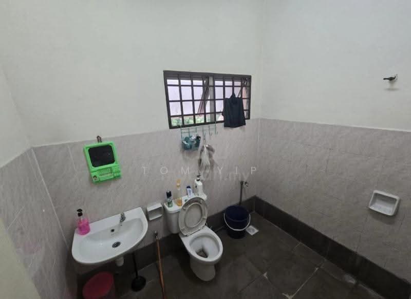 2-storey Terraced House for Sale in Desa Coalfields (Sungai Buloh) - Tom Yip - Bathroom - PropertyGuru.com.my