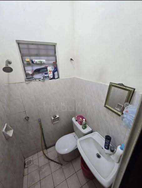 2-storey Terraced House for Sale in Desa Coalfields (Sungai Buloh) - Tom Yip - Bathroom - PropertyGuru.com.my