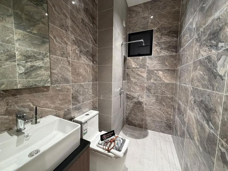 Service Residence for Sale at Paragon Suites @ CIQ - Vincent Lai - Bathroom - PropertyGuru.com.my