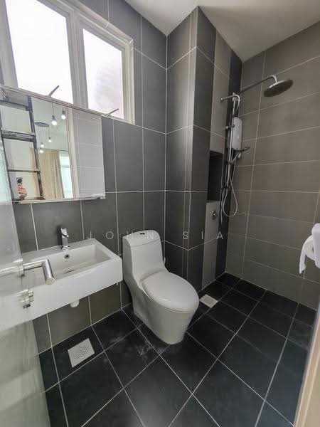 Service Residence for Sale at Skysuites @ Meldrum Hills - John Sia - Bathroom - PropertyGuru.com.my