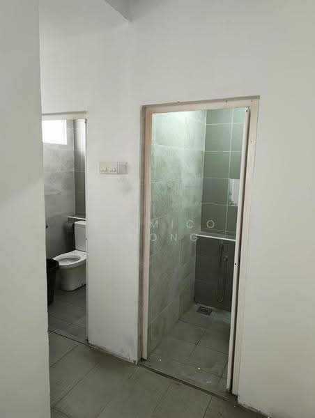Shop / Office untuk Dijual di Taman Desa (Kuala Lumpur) - Nazmico Chong - Bathroom - PropertyGuru.com.my