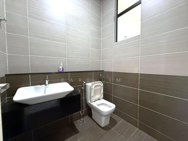 Semi-Detached House for Sale in Taman Gaya (Ulu Tiram) - Karl Lim - Bathroom - PropertyGuru.com.my
