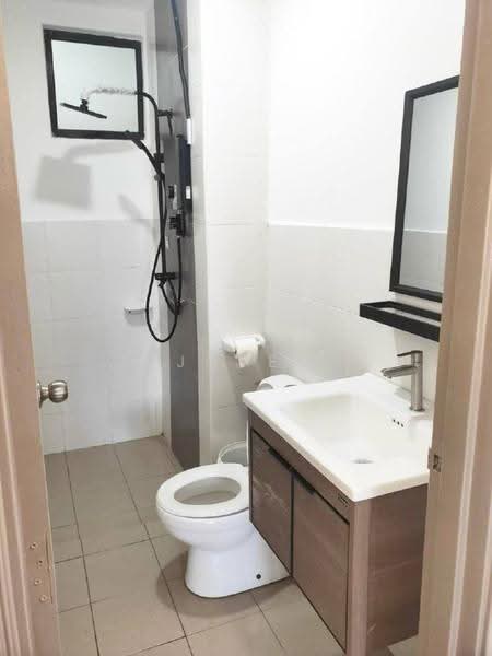 Kediaman Servis untuk Dijual di Jentayu Residensi @ Tampoi - Jovel Lim - Bathroom - PropertyGuru.com.my