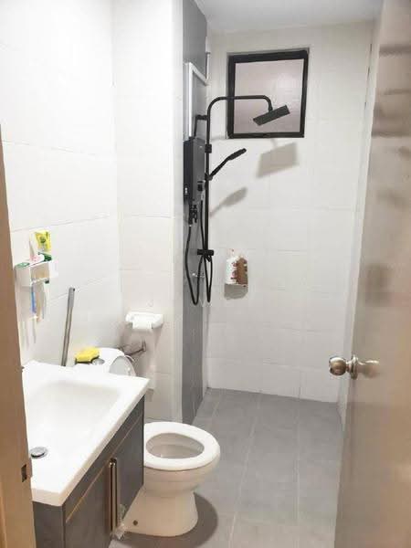 Kediaman Servis untuk Dijual di Jentayu Residensi @ Tampoi - Jovel Lim - Bathroom - PropertyGuru.com.my