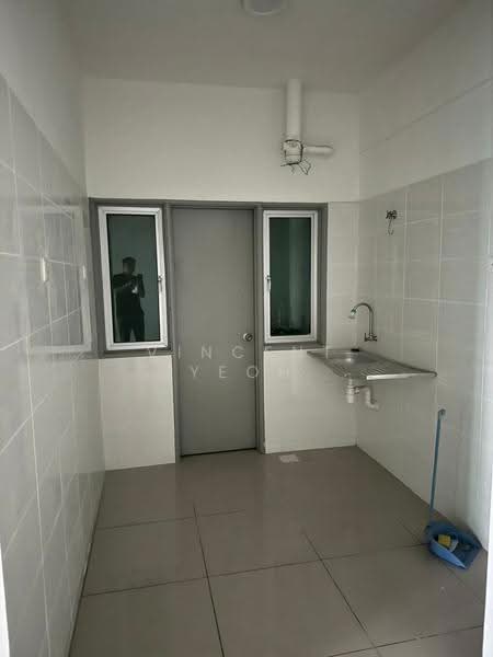 Service Residence for Sale at Silk Residence - Vincent Yeoh - Kitchen - PropertyGuru.com.my