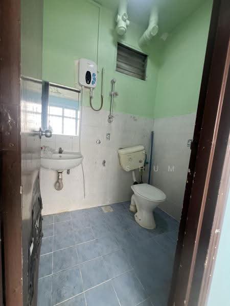 Apartment for Sale at Villa Krystal @ Bandar Selesa Jaya - Keith Shum - Bathroom - PropertyGuru.com.my