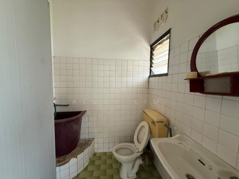 Rumah Teres 2-Tingkat untuk Dijual di Taman Petaling (Kepong) - Alven Lim - Bathroom - PropertyGuru.com.my
